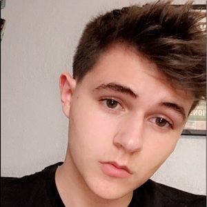 Meet your Posher, Zach